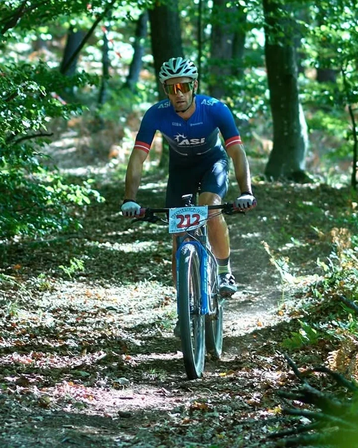Bruno Kos on his mountain bike in a forest race